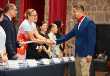 A NO PERDER SUS RAÍCES, LLAMA YARABÍ ÁVILA A EGRESADAS Y EGRESADOS DE IDIOMAS