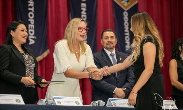 A MANTENER VIVA LA INQUIETUD POR APRENDER Y ACTUALIZARSE, INVITA YARABÍ ÁVILA A EGRESADOS DE ESPECIALIDADES ODONTOLÓGICAS
