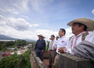 CARLOS TORRES PIÑA: CUANDO LA PALABRA SE CONVIERTE EN CAMINO
