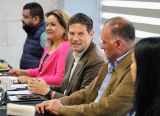 Alfonso Martínez refrenda apertura al sector mezcalero