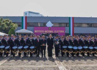 RECTORA YARABÍ ÁVILA Y LA ESCOLTA Y BANDA DE GUERRA DE LA UMSNH ASISTEN AL ARRANQUE DEL PROCESO ELECTORAL FEDERAL 2026-2027