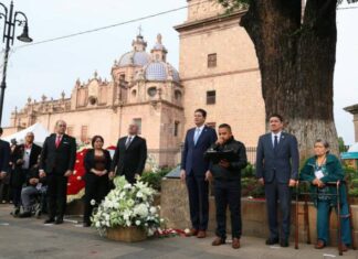 Asiste Alfonso Martínez a ceremonia en memoria de víctimas del atentado de 2008
