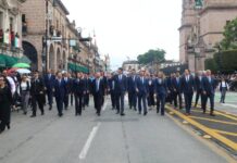 Desfile por Aniversario de la Independencia llena de fervor patrio el Centro de Morelia