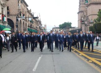 Desfile por Aniversario de la Independencia llena de fervor patrio el Centro de Morelia
