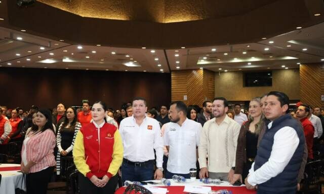 La capacitación de los cuadros fortalece el trabajo a ras de tierra con el pueblo: Vicente Gómez Núñez