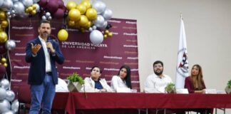 Yankel Benítez dialoga y estrecha comunicación con jóvenes universitarios