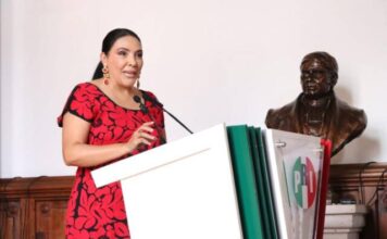 Adriana Campos Huirache reconoce a Guillermo Valencia en su Segundo Informe Legislativo