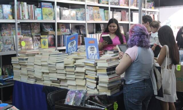 Asistentes a la 5ta. Fillm destacan variedad de libros, actividades y precios accesibles