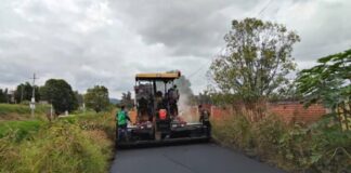 Mejora Gobierno de Morelia camino al poniente de la ciudad, con colocación de carpeta asfáltica