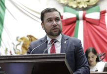 Presenta Reyes Galindo iniciativa para salvaguardar el respeto, la dignidad y la trayectoria de las maestras y maestros michoacanos