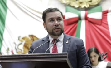 Presenta Reyes Galindo iniciativa para salvaguardar el respeto, la dignidad y la trayectoria de las maestras y maestros michoacanos