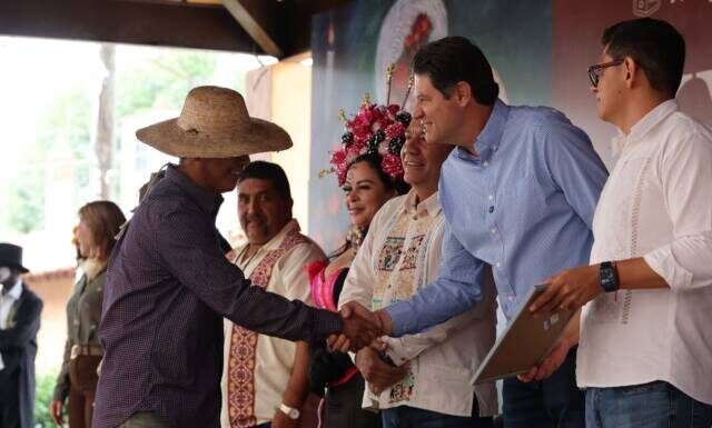 Alfonso Martínez Alcázar inaugura la Feria Nacional Artesanal de la Catrina de Capula