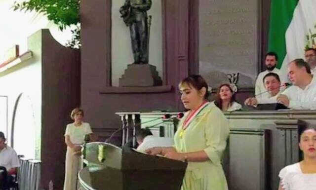 Recibe Colegio de Abogadas de Michoacán, Presea Constitución de 1814 en Apatzingán