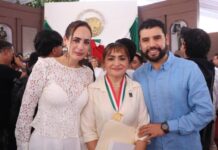 Reconoce Octavio Ocampo al Colegio de Abogadas de Michoacán, galardonadas con la Presea “Constitución de 1814”