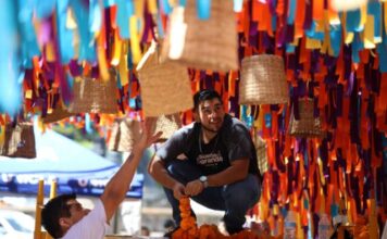 Arco floral de Morelia da bienvenida a celebración del Día de Muertos